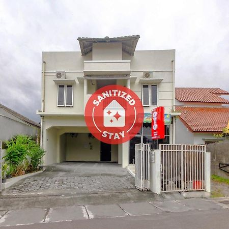 Готель Oyo 3083 D Kost 3 Syariah Джок'якарта Екстер'єр фото